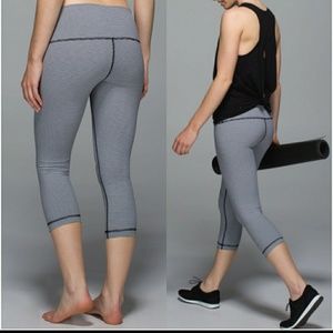 Lululemon Crop Wunder Under Roll Down Size 4